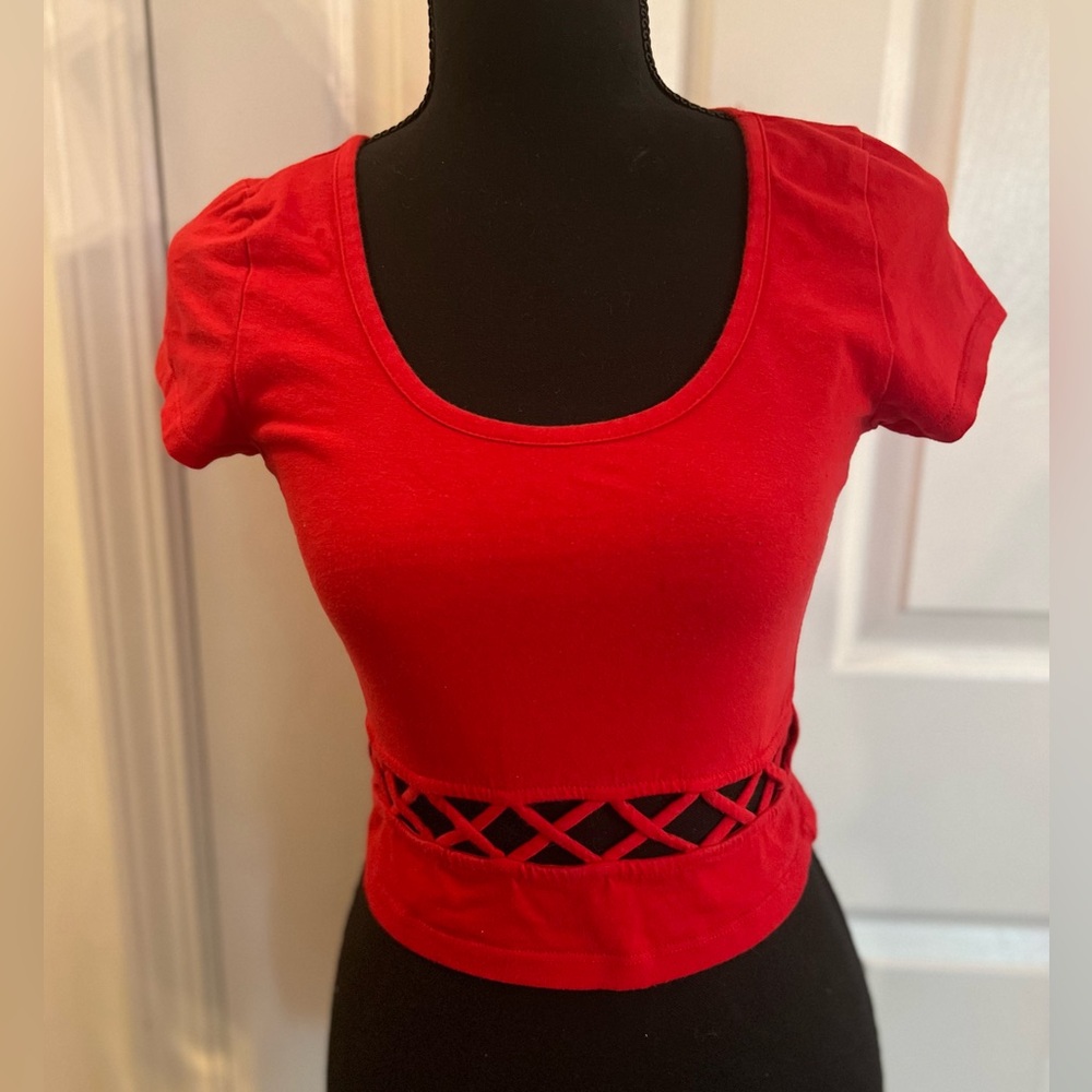 3/$15 - Bozzolo Red Short Sleeve Crop Blouse Size M
